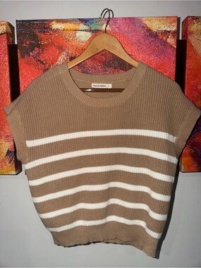 Moon & Madison-Sleeve Knit Sweater. Size: L.